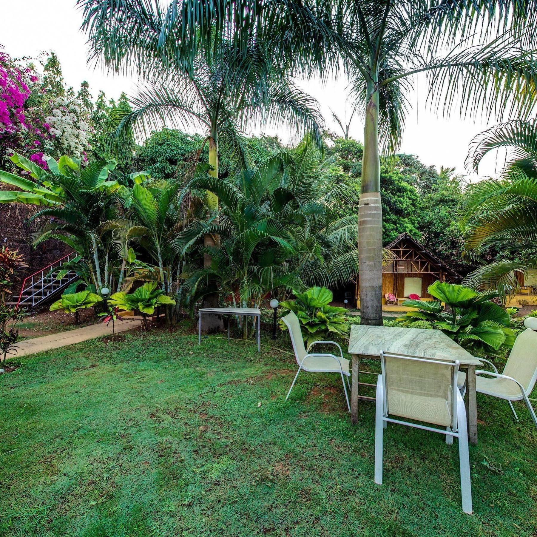 Hotel Octave Rococco Morjim Pernem Exterior foto